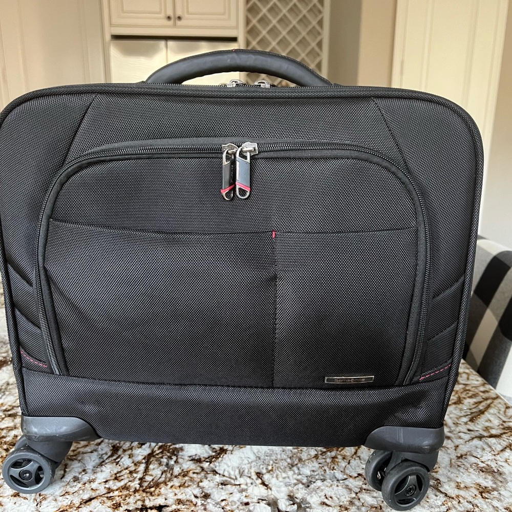 Samsonite mobile office, NEW, never used, lightly rolled, super comfortable